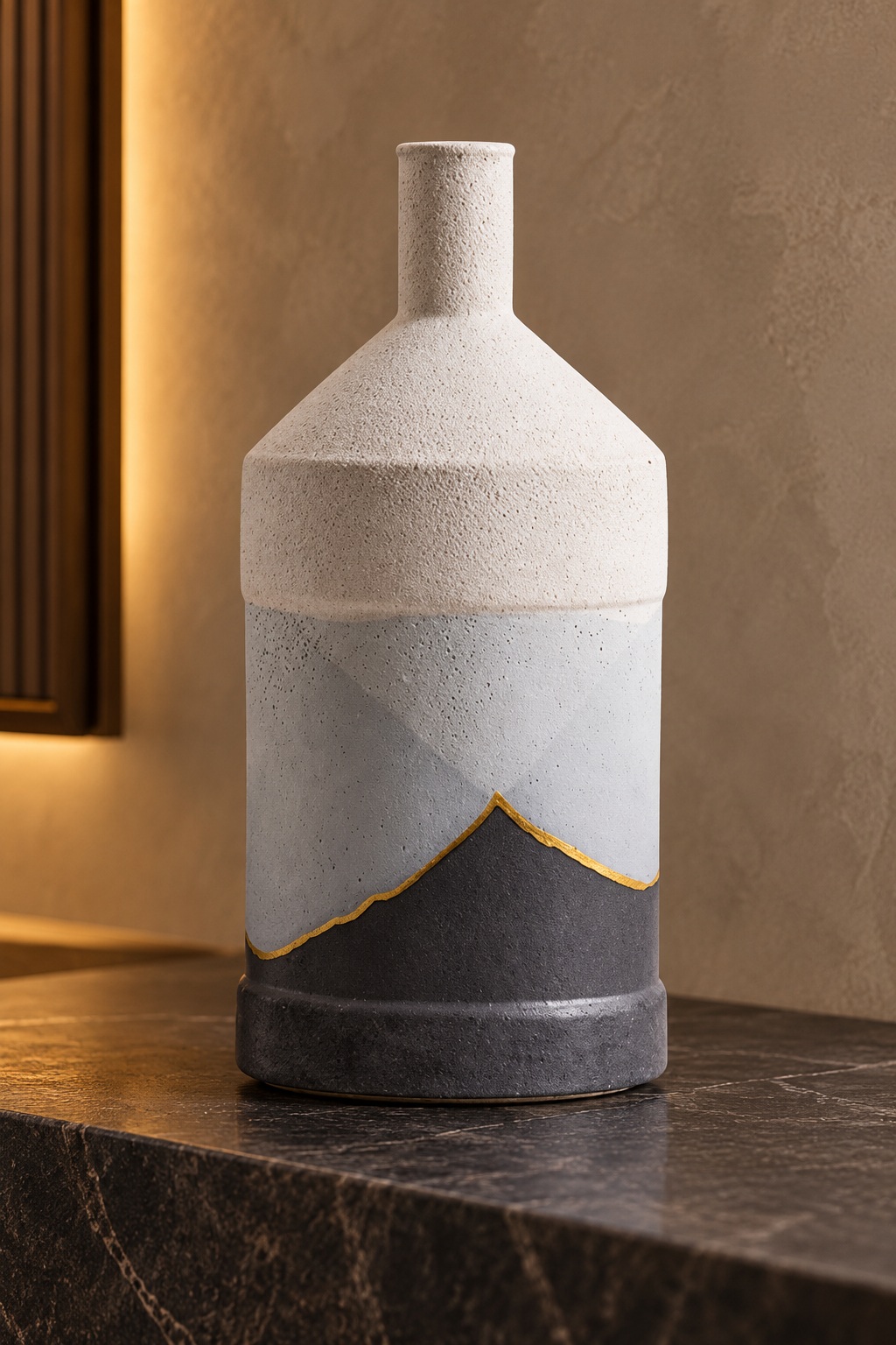 Vase à épaulement conique et liseré doré - vue 5