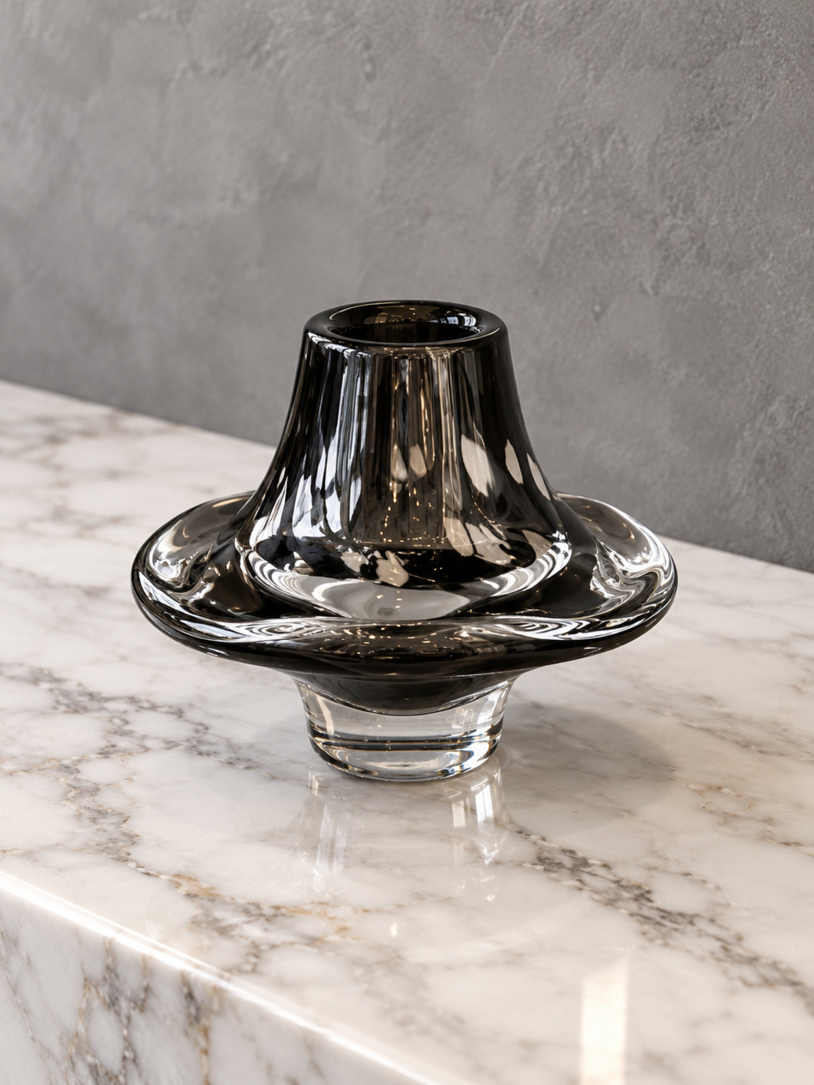 Petit vase noir sculptural - vue 4
