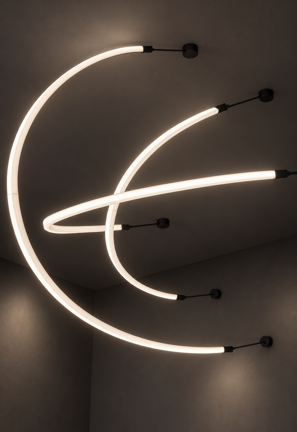 Suspension contemporaine à arcs lumineux - vue 4