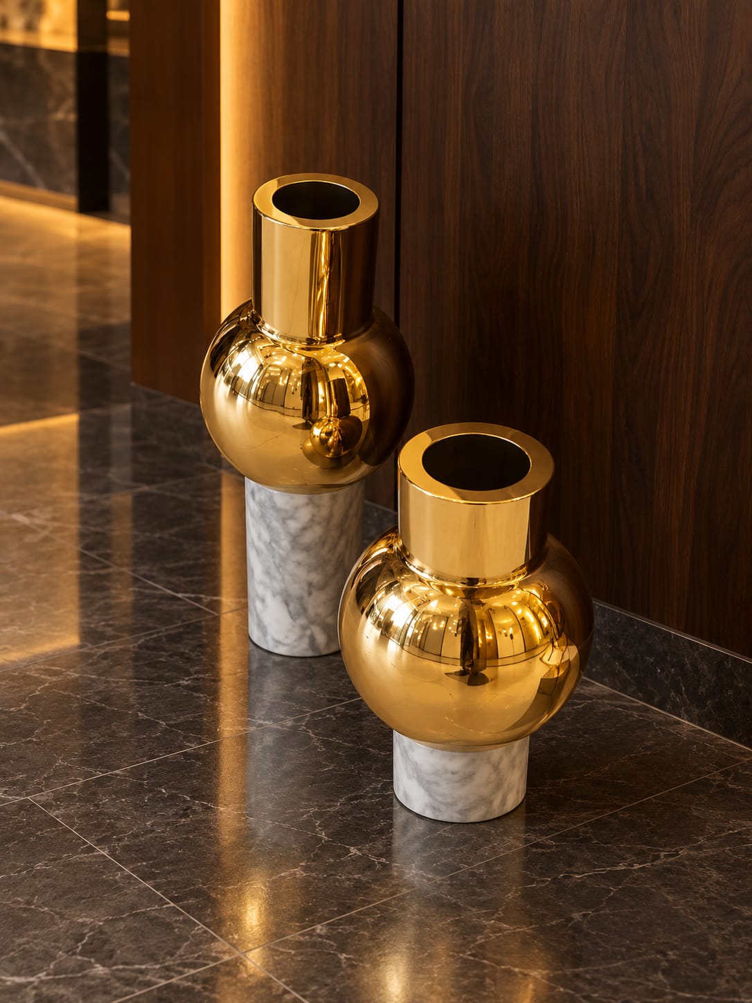 Vases décoratifs Sphère dorée — grand et petit modèles - vue 3