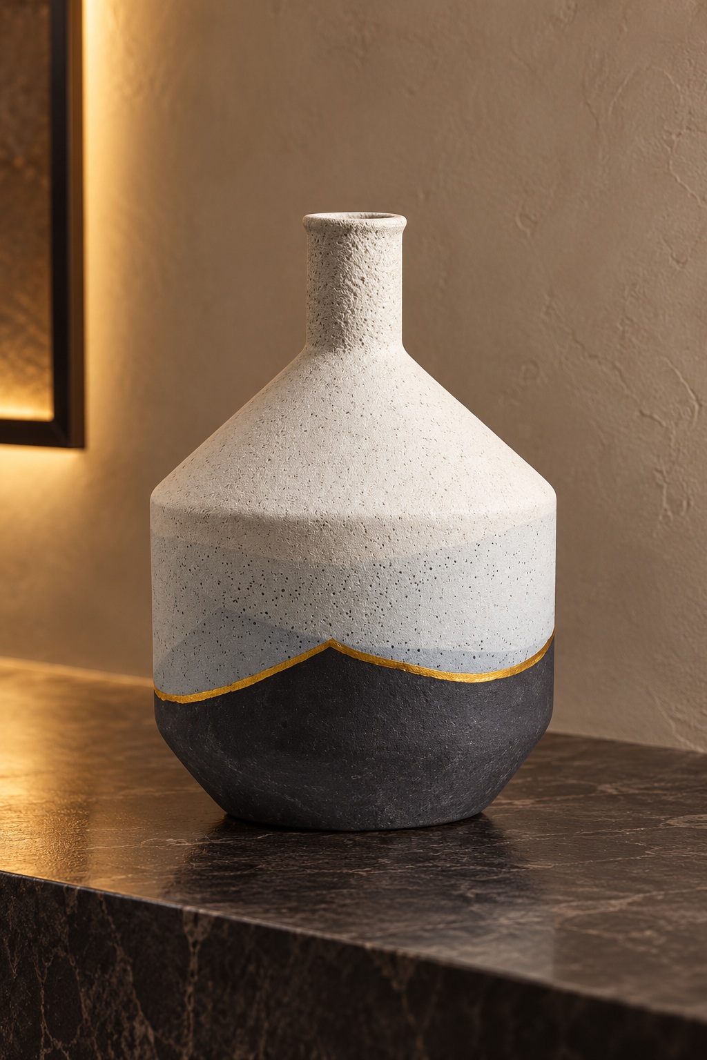 Vase bas arrondi à liseré doré - vue 5