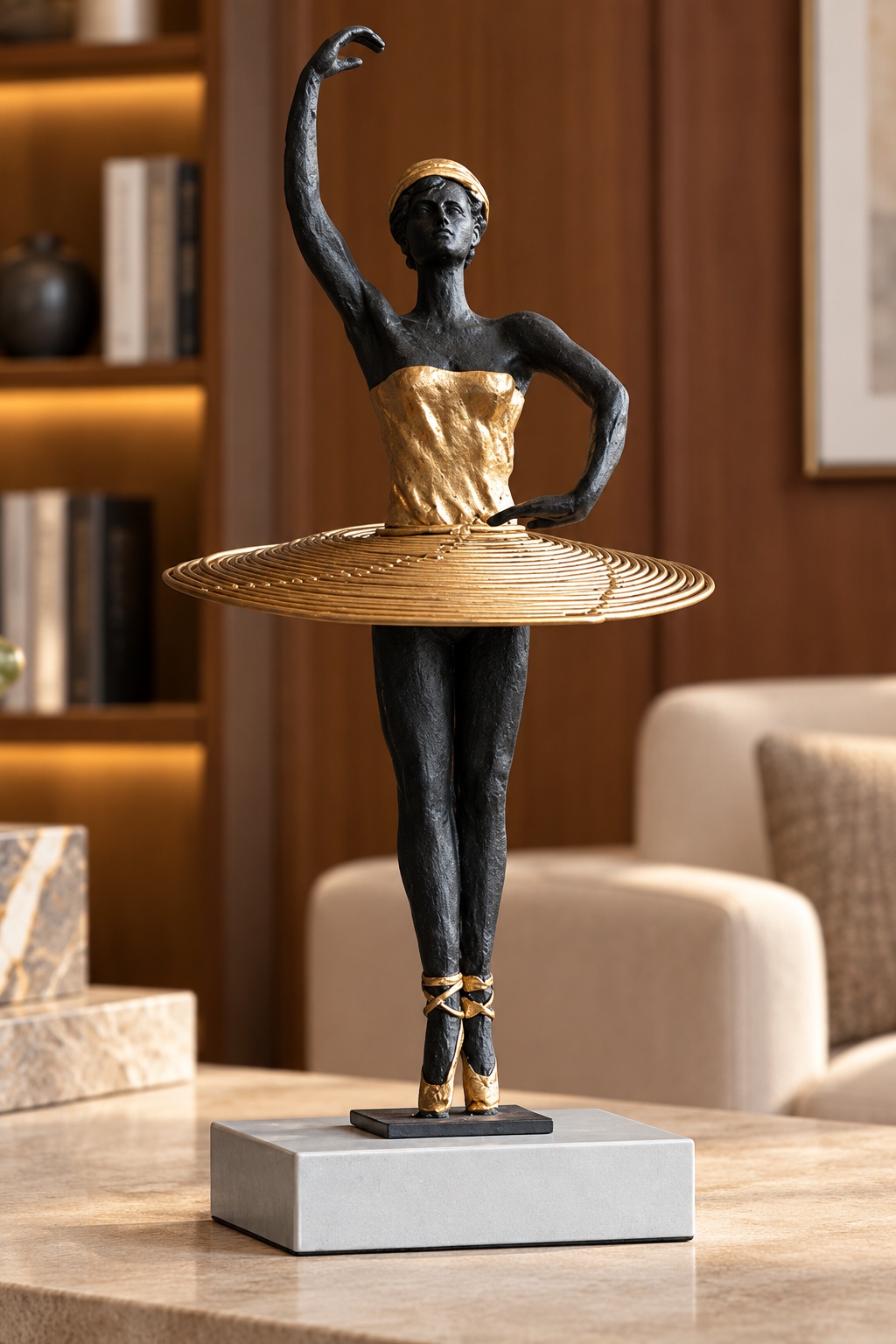 Sculpture ballerine noire et dorée sur socle - vue 3