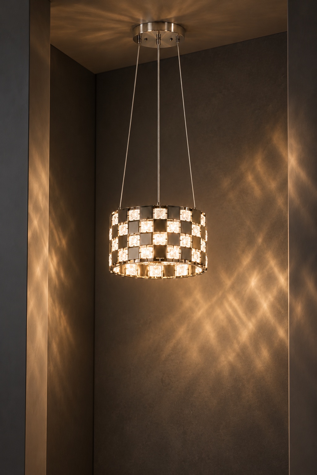Suspension cylindrique à motif damier - vue 2