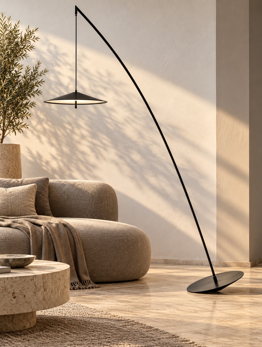 Lampadaire arqué noir à abat-jour suspendu - vue 2