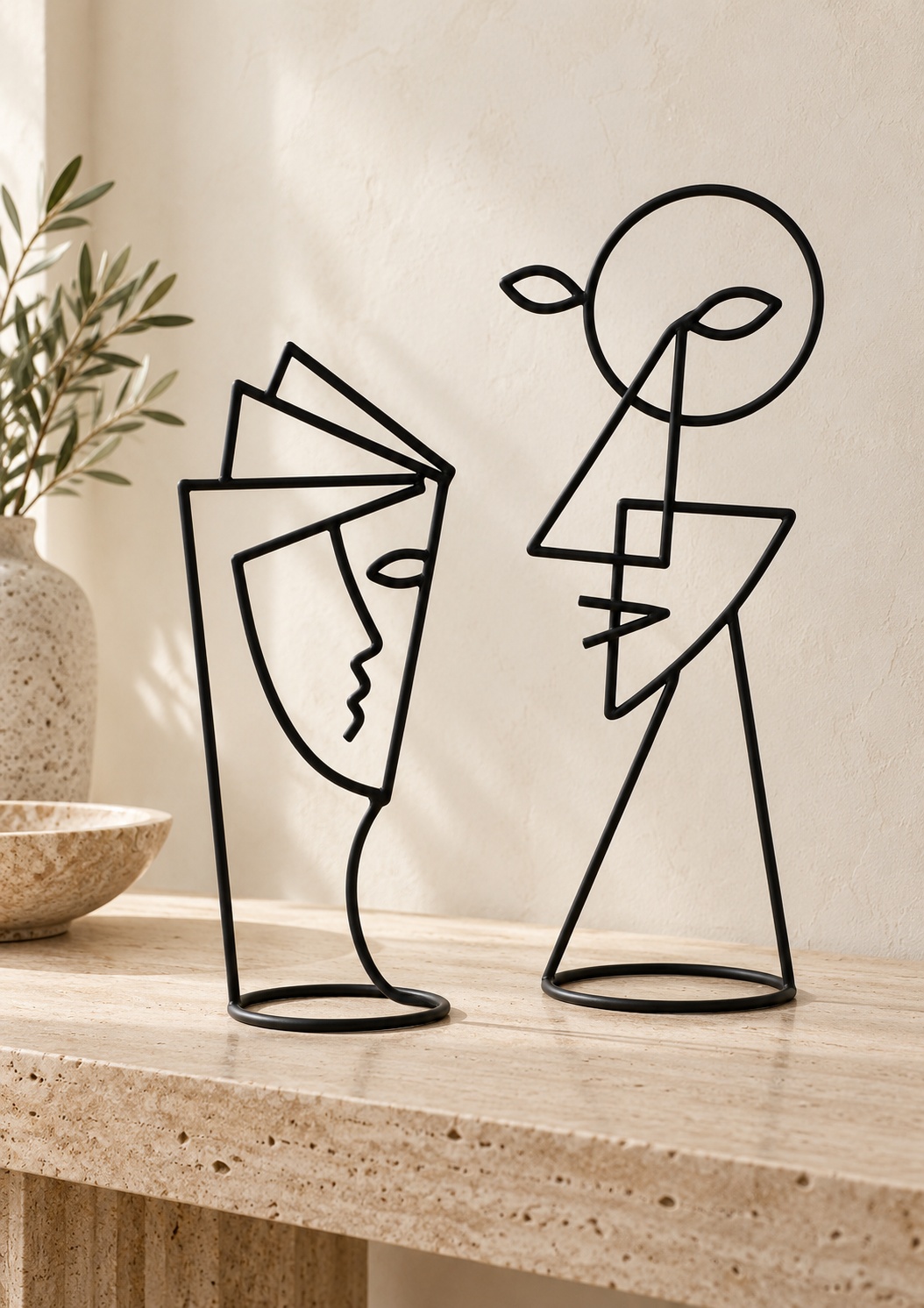 Duo de sculptures Visages abstraits en métal noir - vue 4