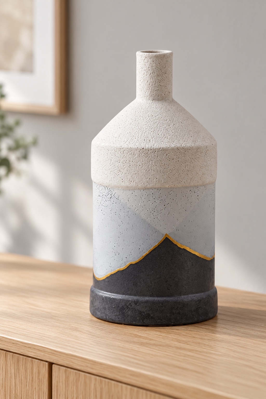 Vase à épaulement conique et liseré doré - vue 4