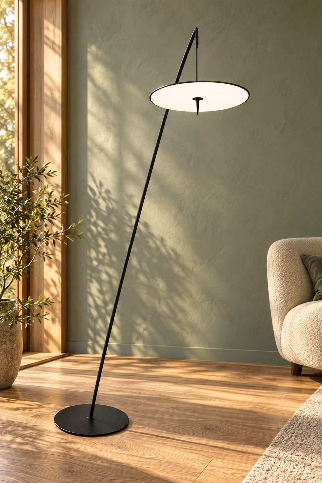 Lampadaire noir à disque lumineux suspendu - vue 5