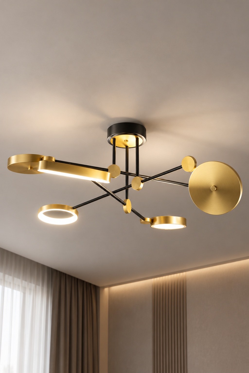 Lustre contemporain à disques noir et doré - vue 4