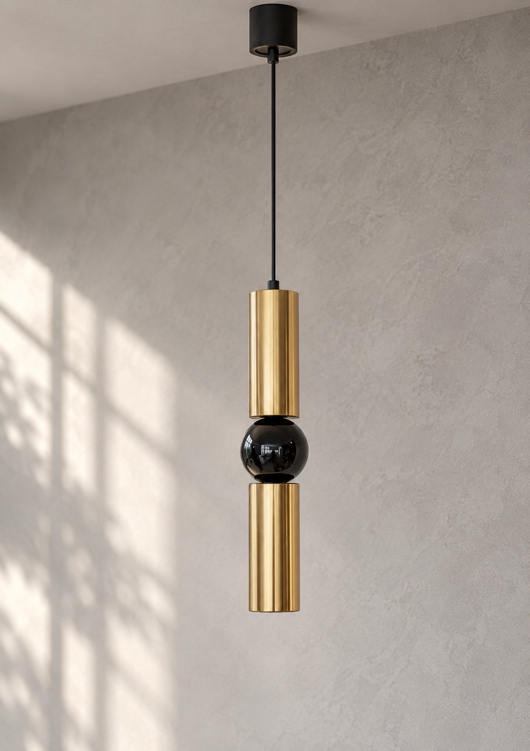 Suspension cylindrique dorée à sphère noire - vue 3