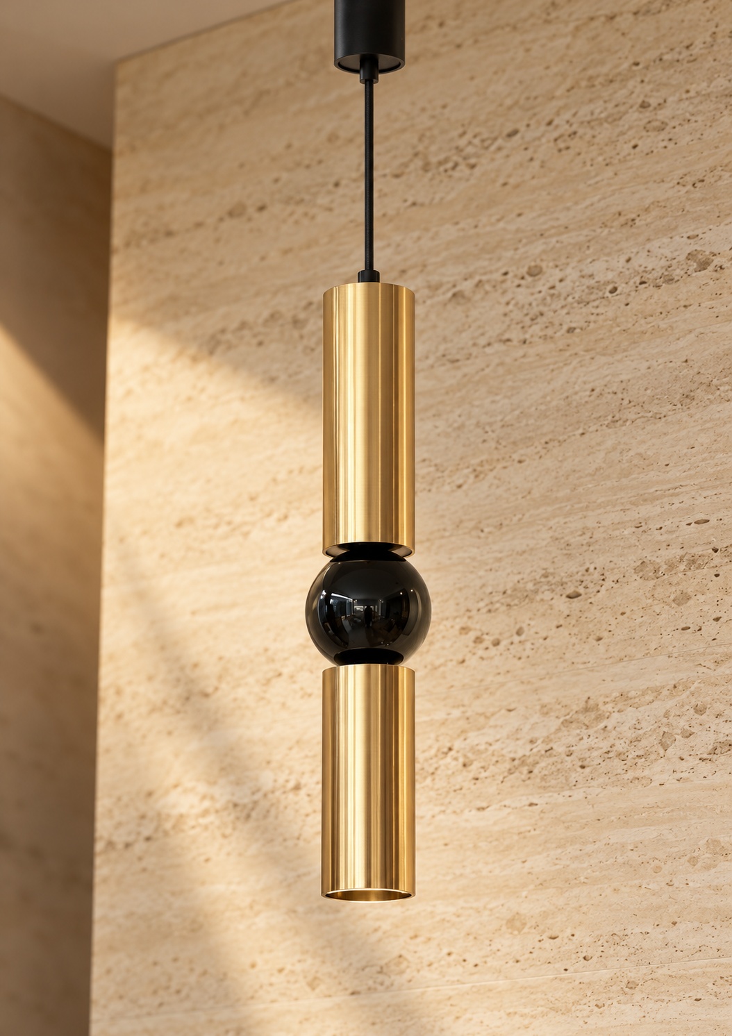 Suspension cylindrique dorée à sphère noire - vue 2