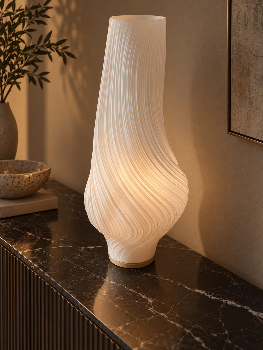 Lampe sculpturale blanche à reliefs spiralés - vue 2