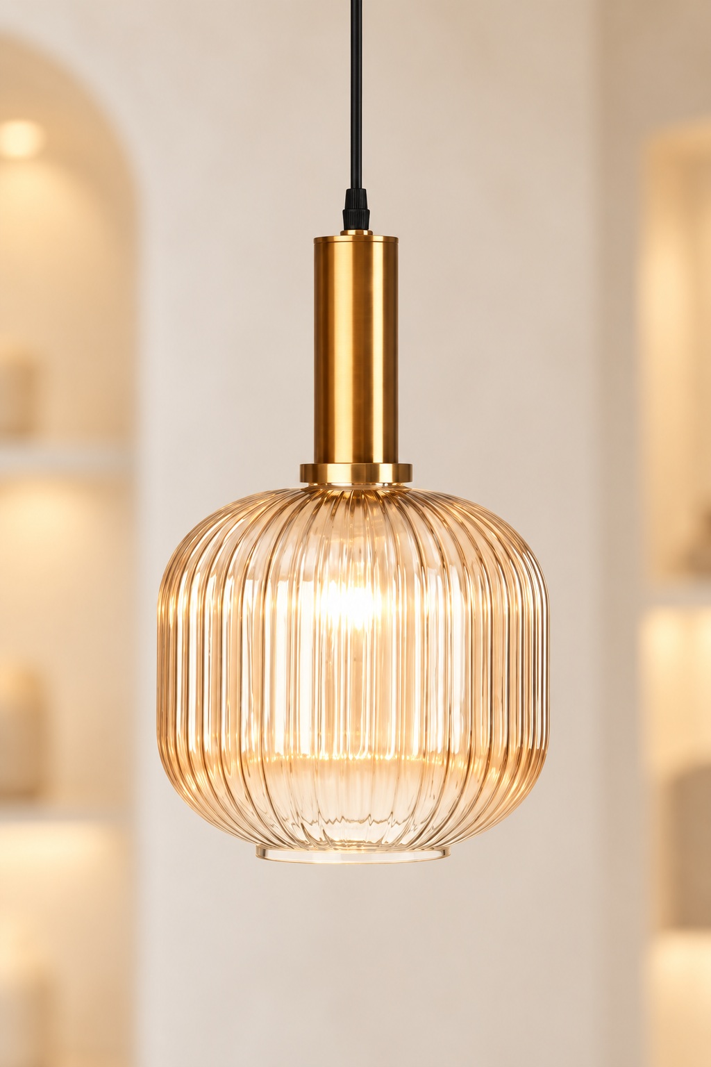 Suspension en verre strié, finition dorée - vue 5