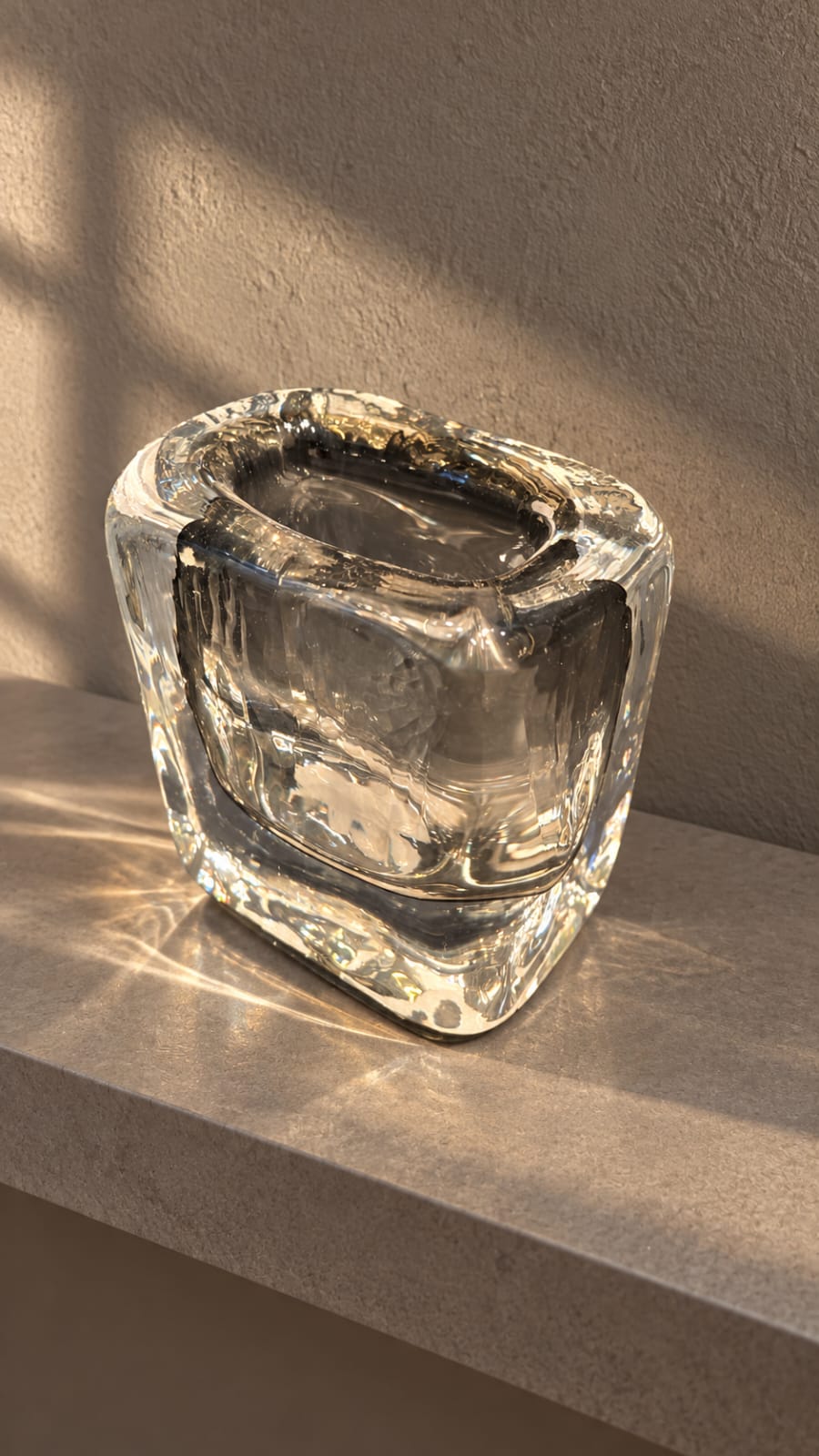 Vase sculptural en verre transparent - vue 5