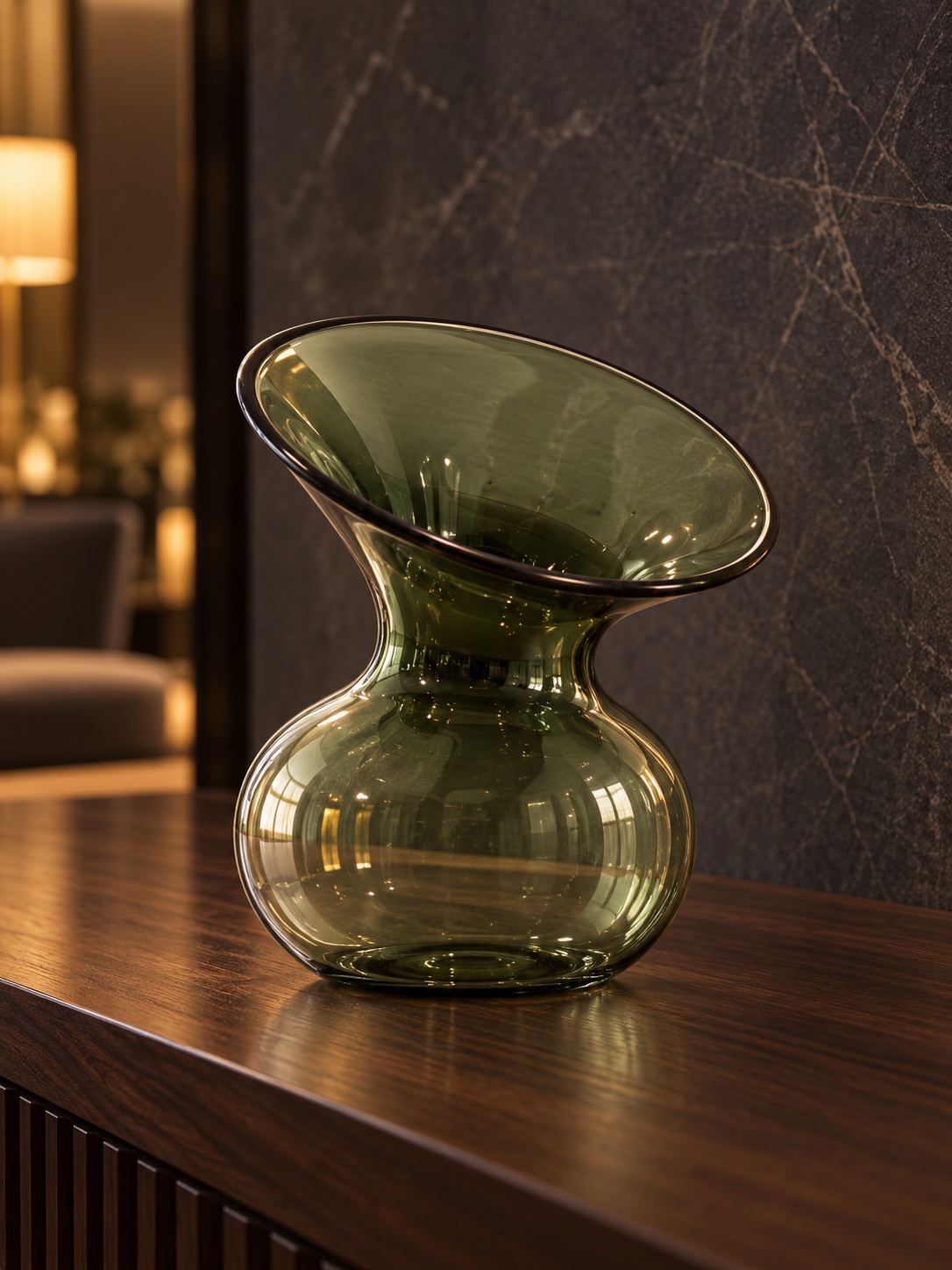 Grand vase sculptural en verre vert fumé - vue 4