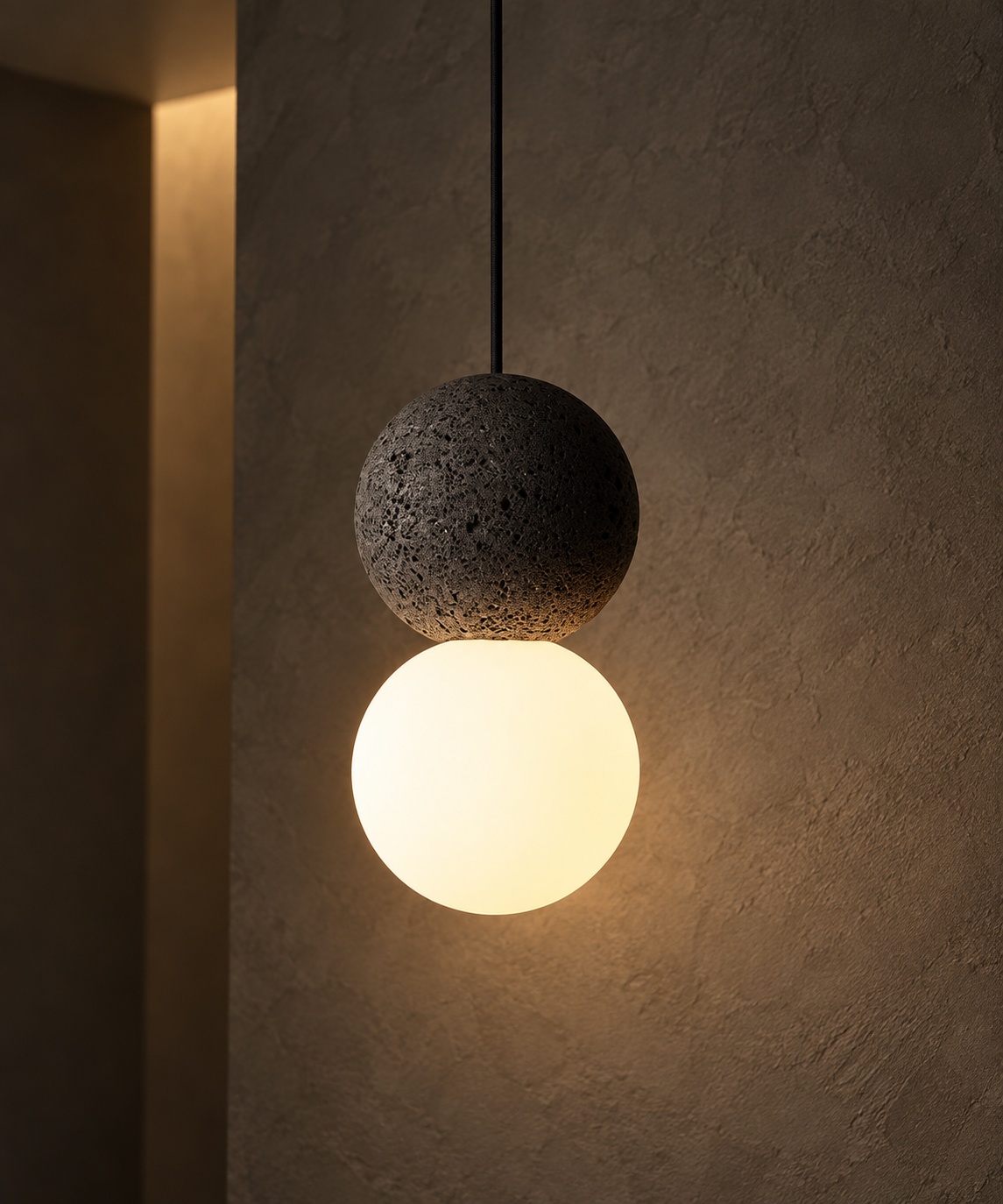 Suspension double sphère noire texturée et opaline - vue 3