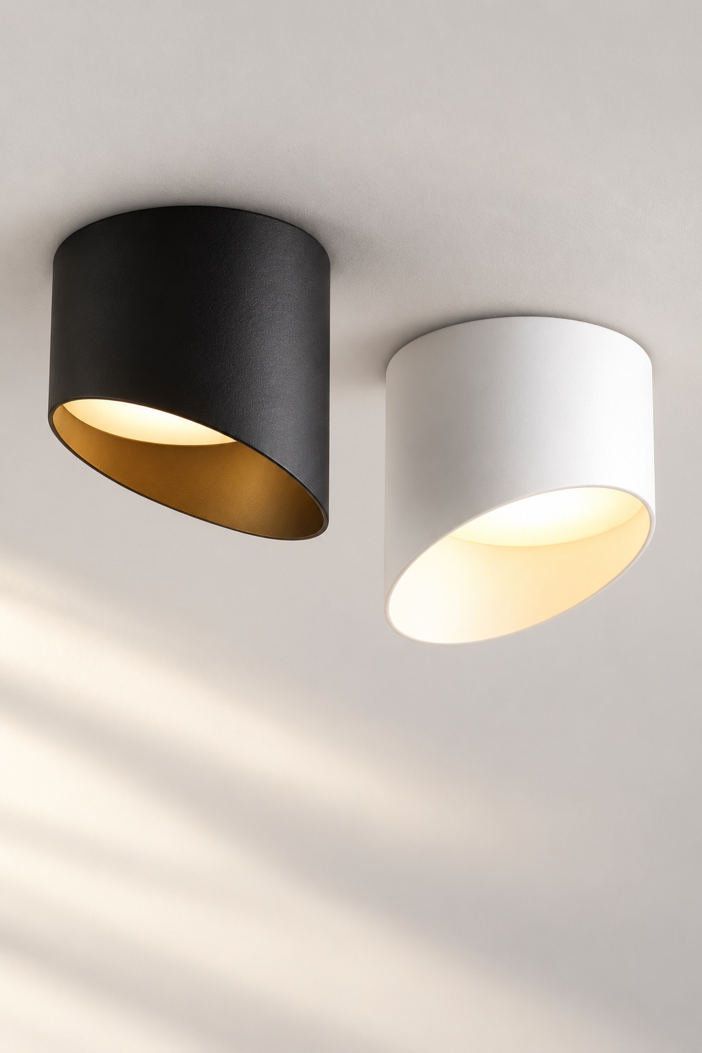 Plafonnier cylindrique biseauté — finitions noire et blanche - vue 2