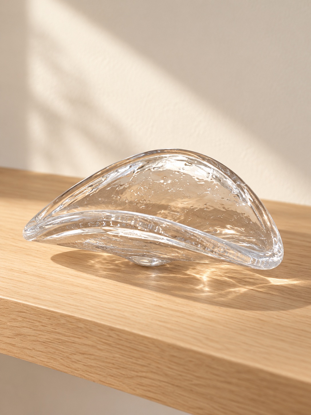 Coupelle sculpturale en verre transparent - vue 2