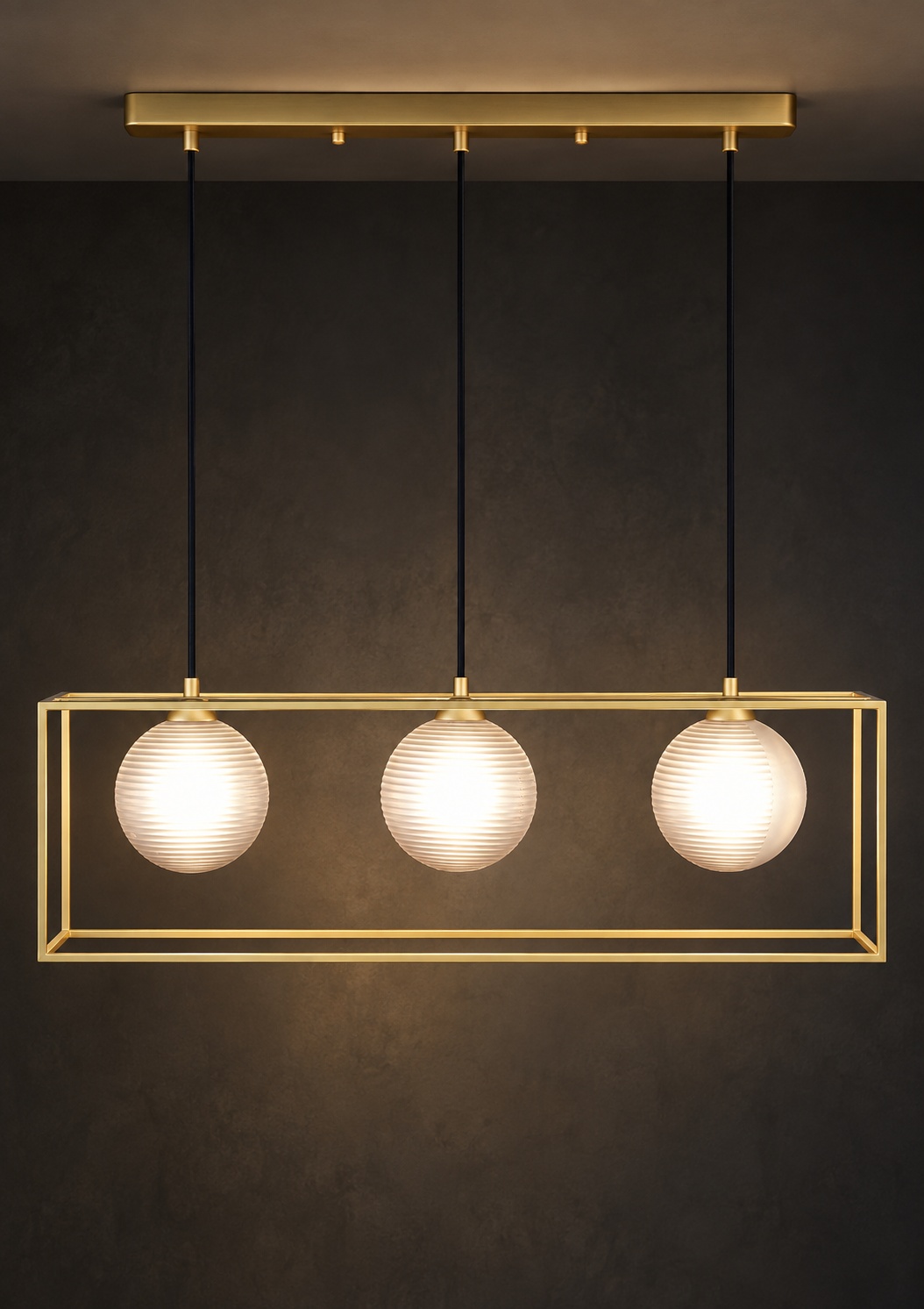 Suspension rectangulaire dorée à trois globes striés - vue 4