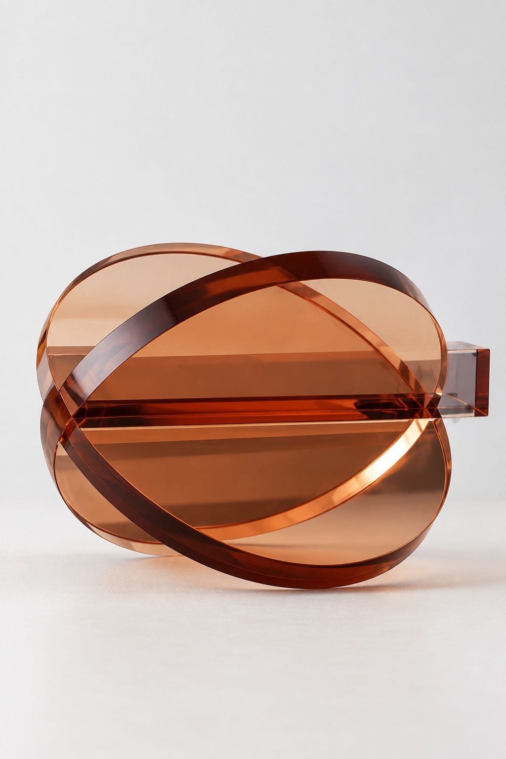 Sculpture orbitale ambrée — silhouette compacte - vue 3