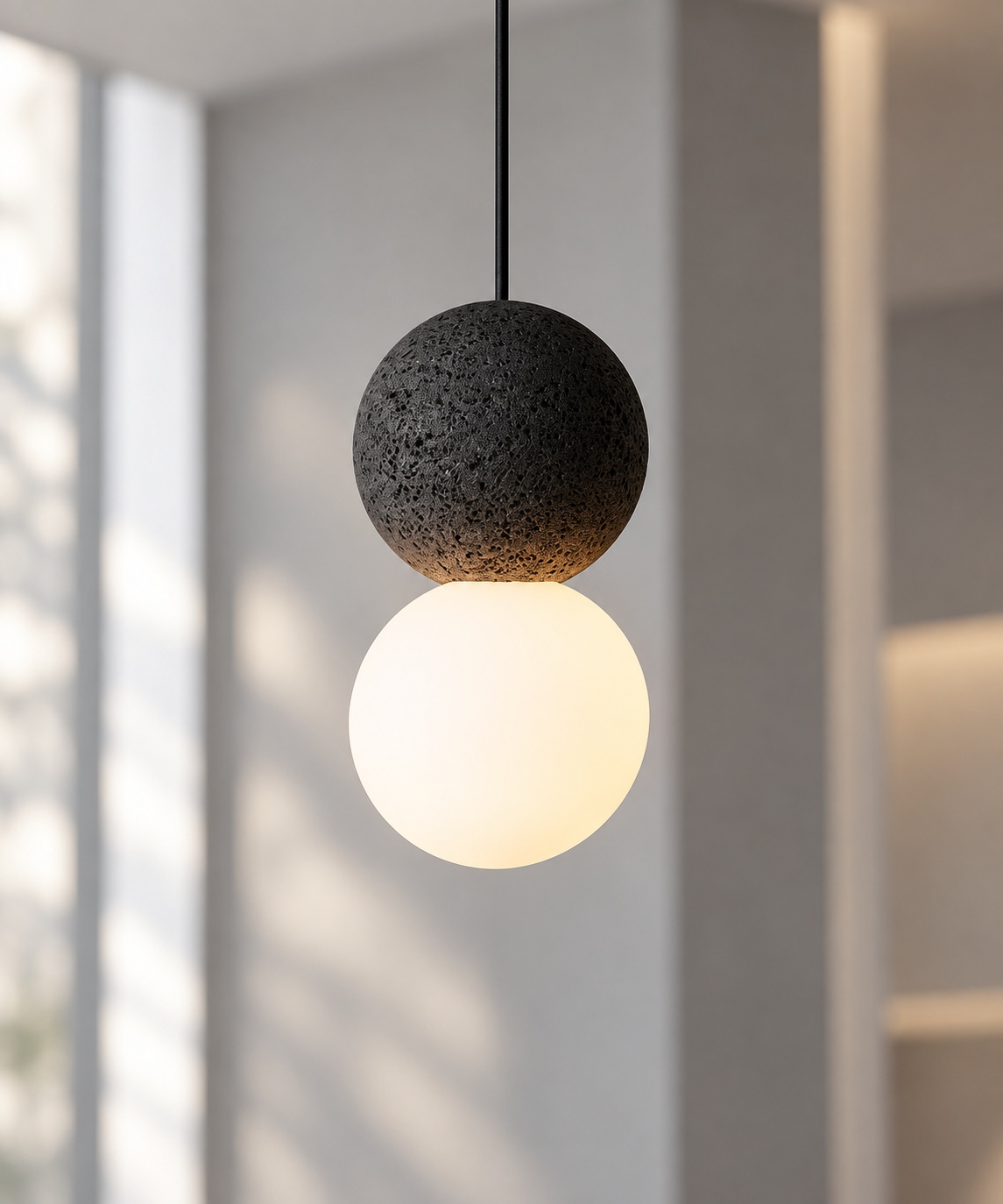 Suspension double sphère noire texturée et opaline - vue 4