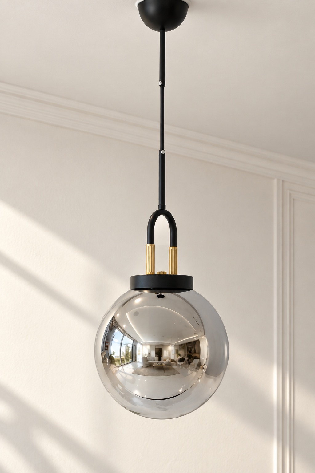 Suspension globe argenté effet miroir, noir et doré - vue 2