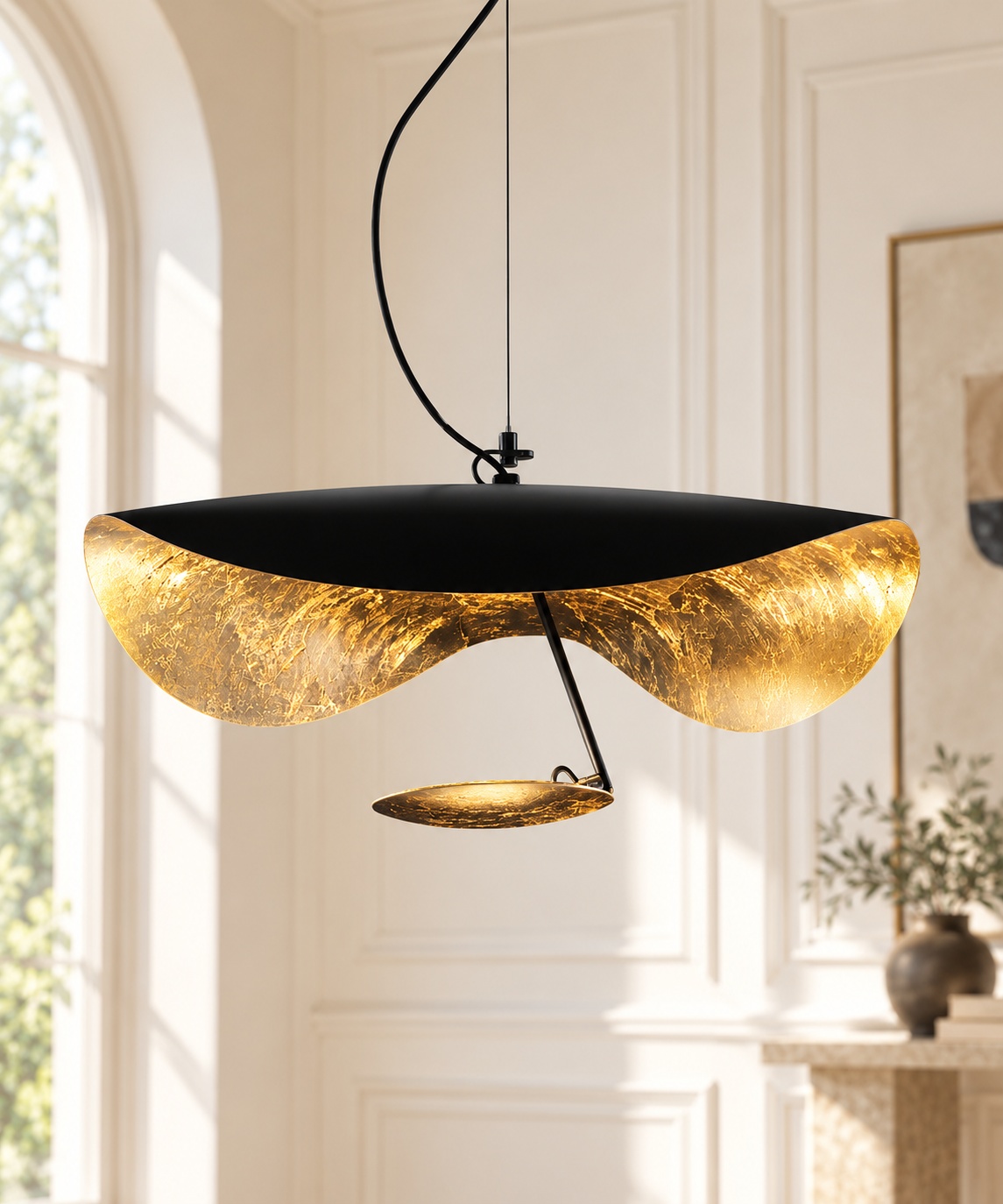 Suspension sculpturale noire et dorée - vue 5
