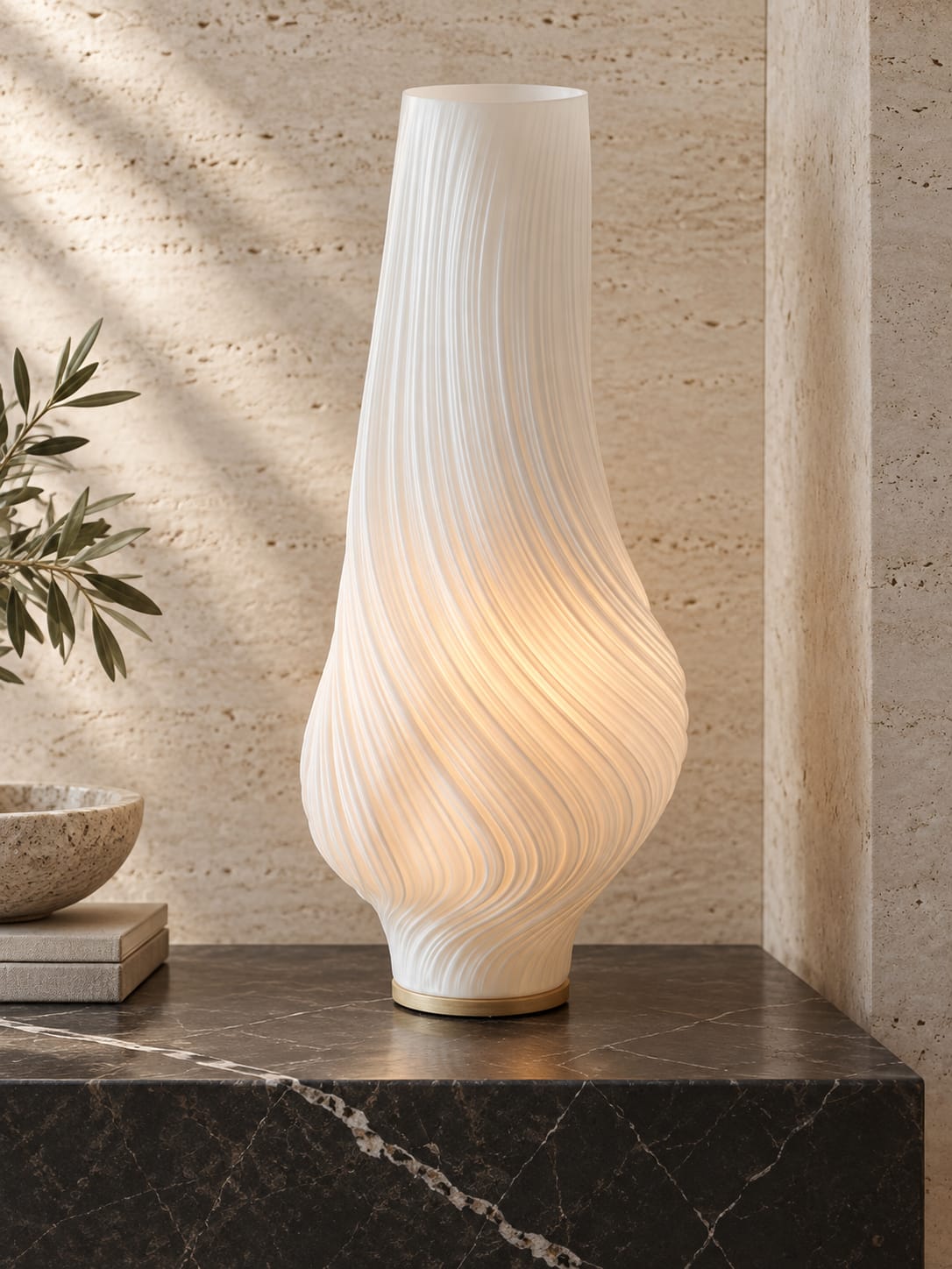 Lampe sculpturale blanche à reliefs spiralés - vue 4