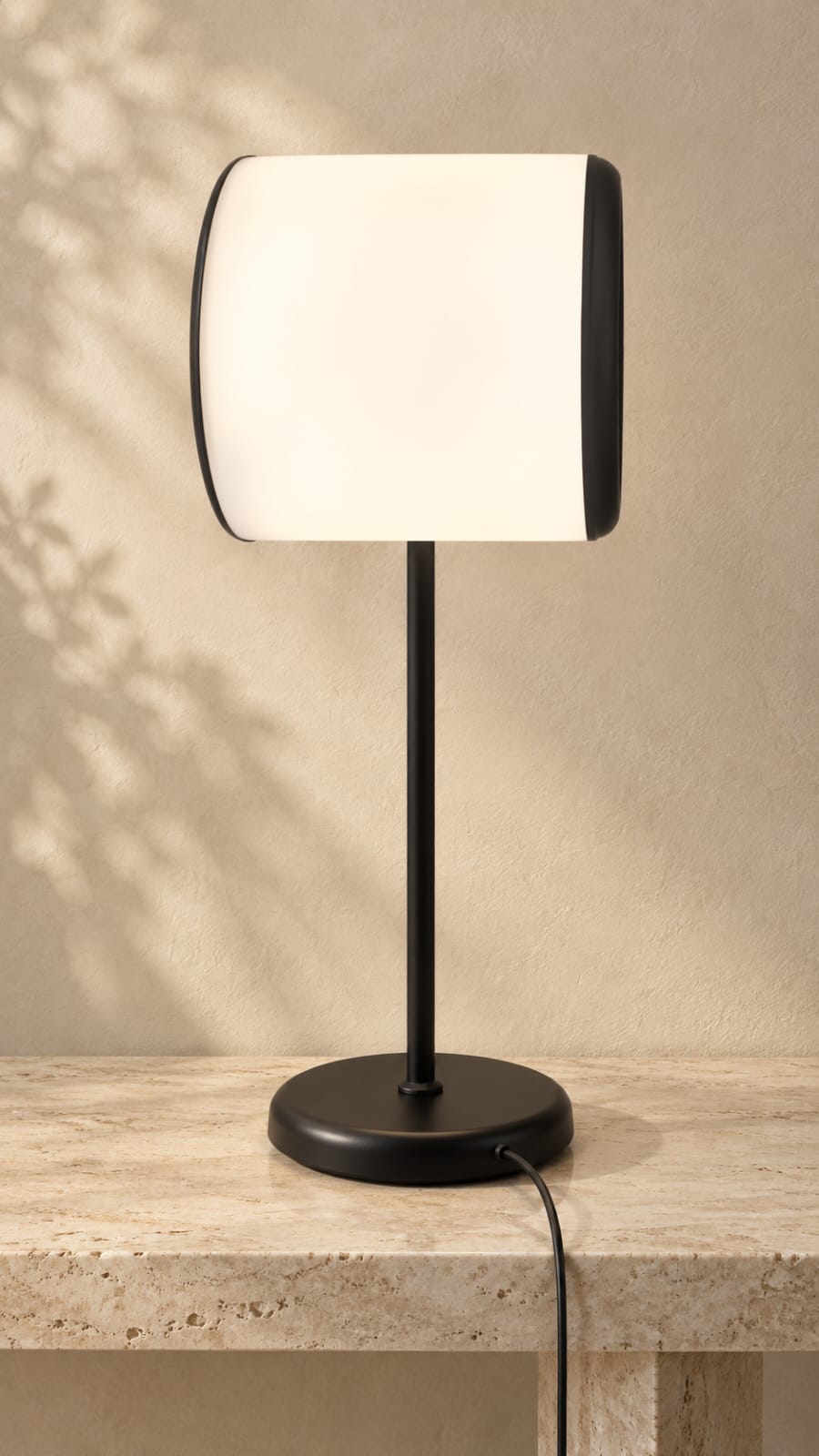 Lampe à poser noire à diffuseur galbé - vue 4