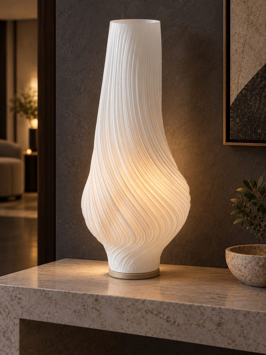 Lampe sculpturale blanche à reliefs spiralés - vue 3