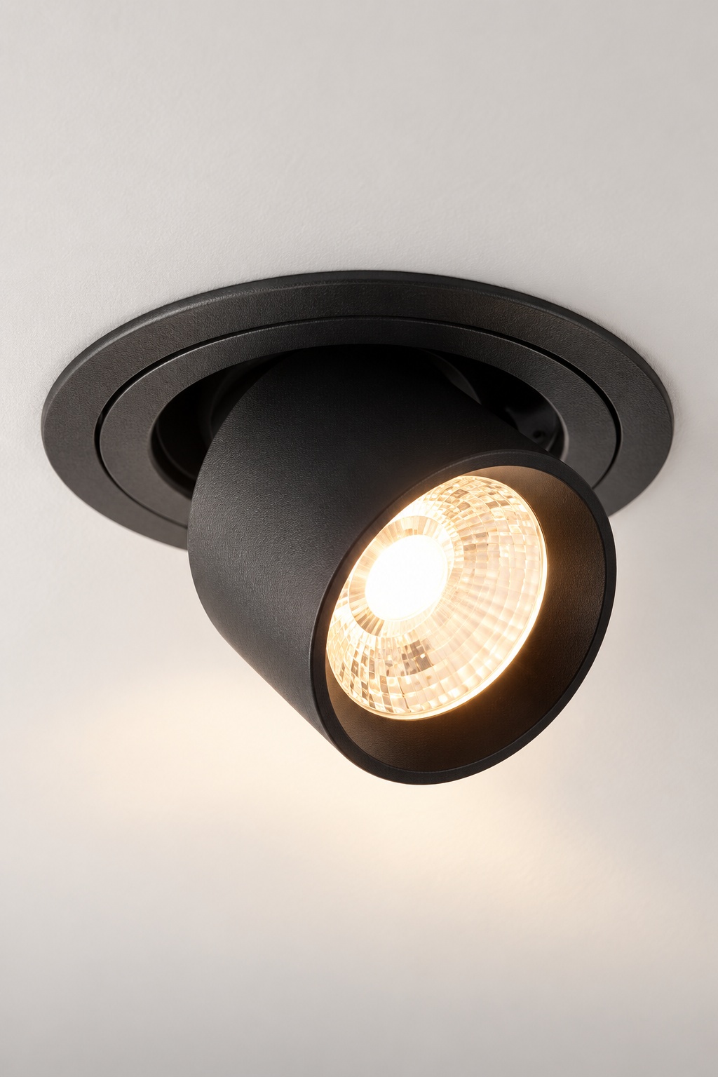Spot encastrable rond orientable noir - vue 3