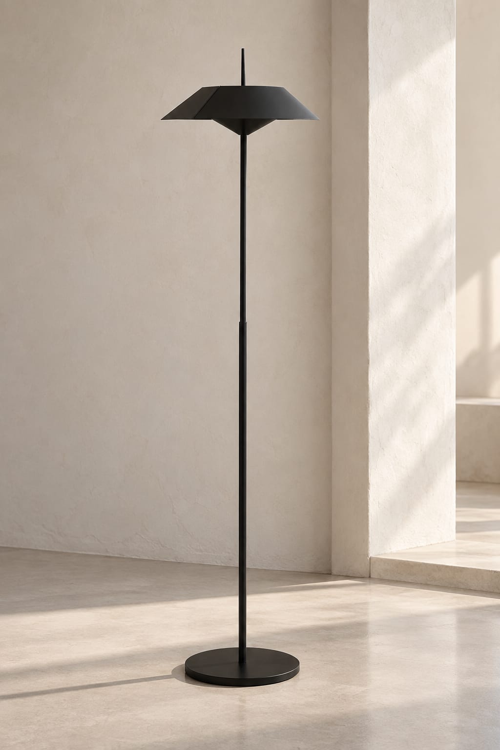 Lampadaire noir à abat-jour géométrique - vue 3