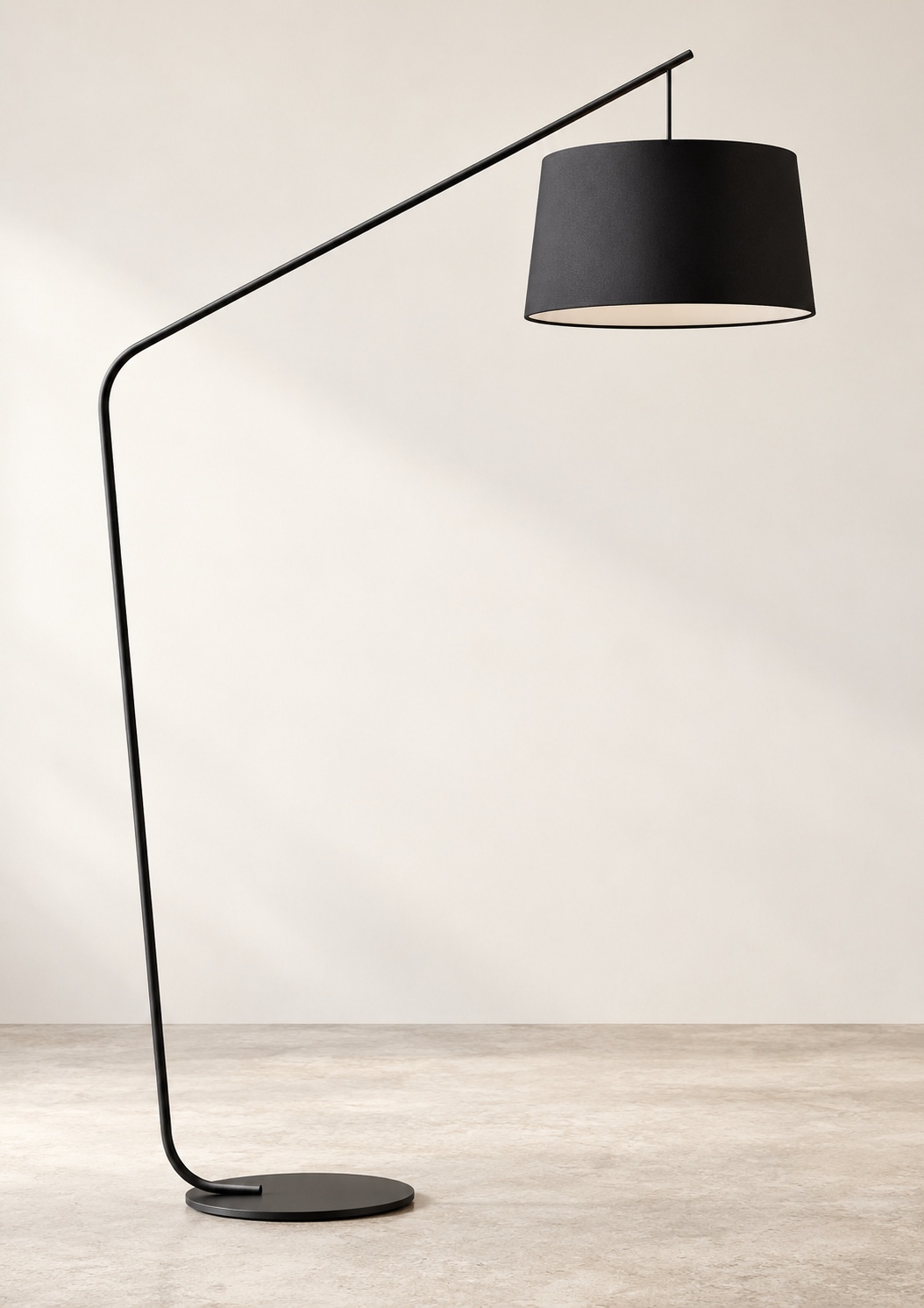 Lampadaire noir à bras déporté - vue 2