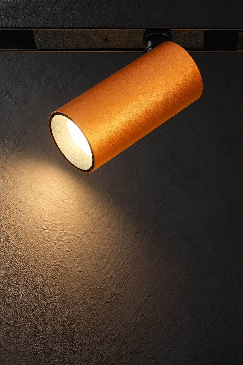 Spot cylindrique orientable sur rail, finition orange doré - vue 2