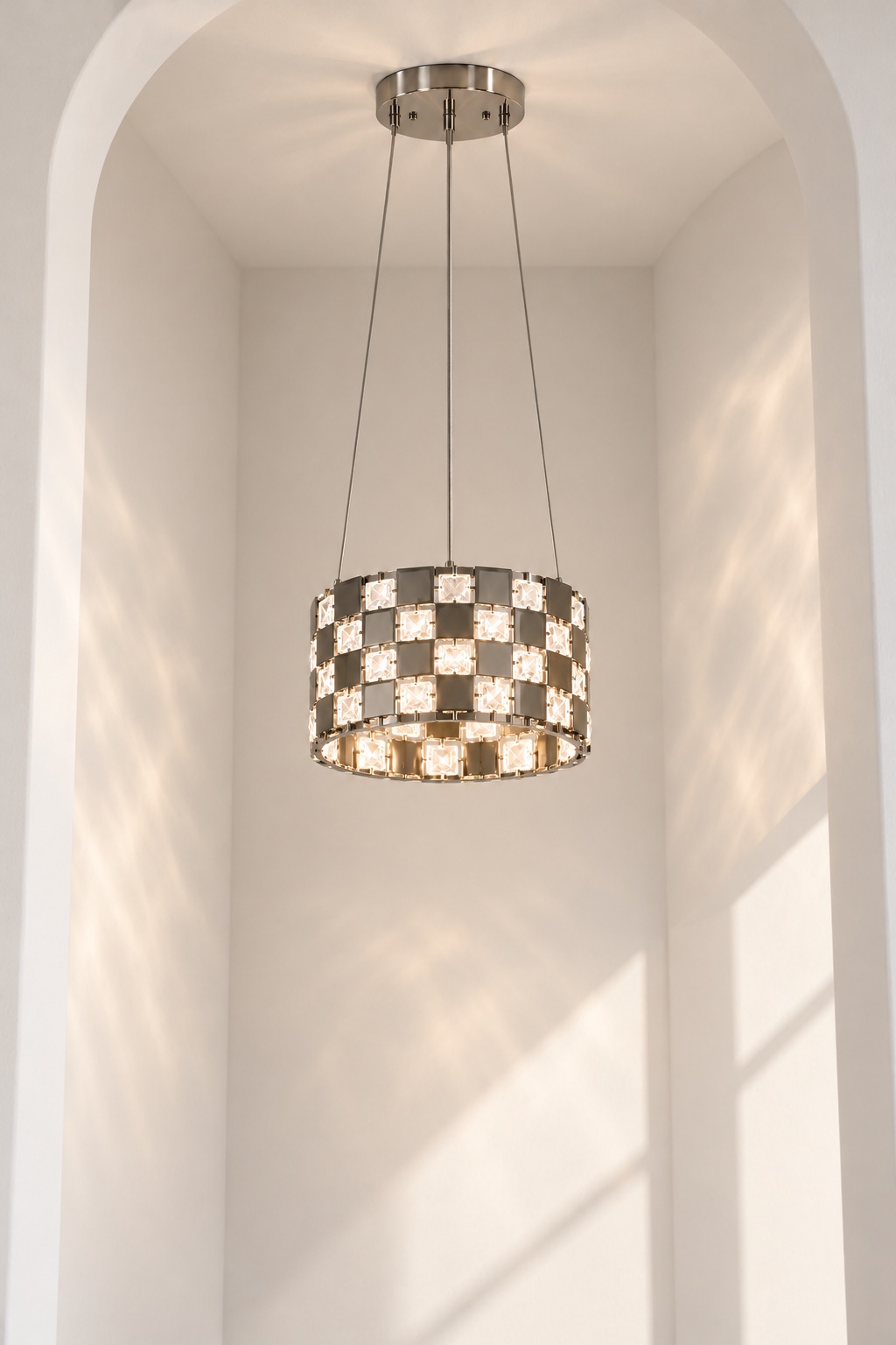 Suspension cylindrique à motif damier - vue 3