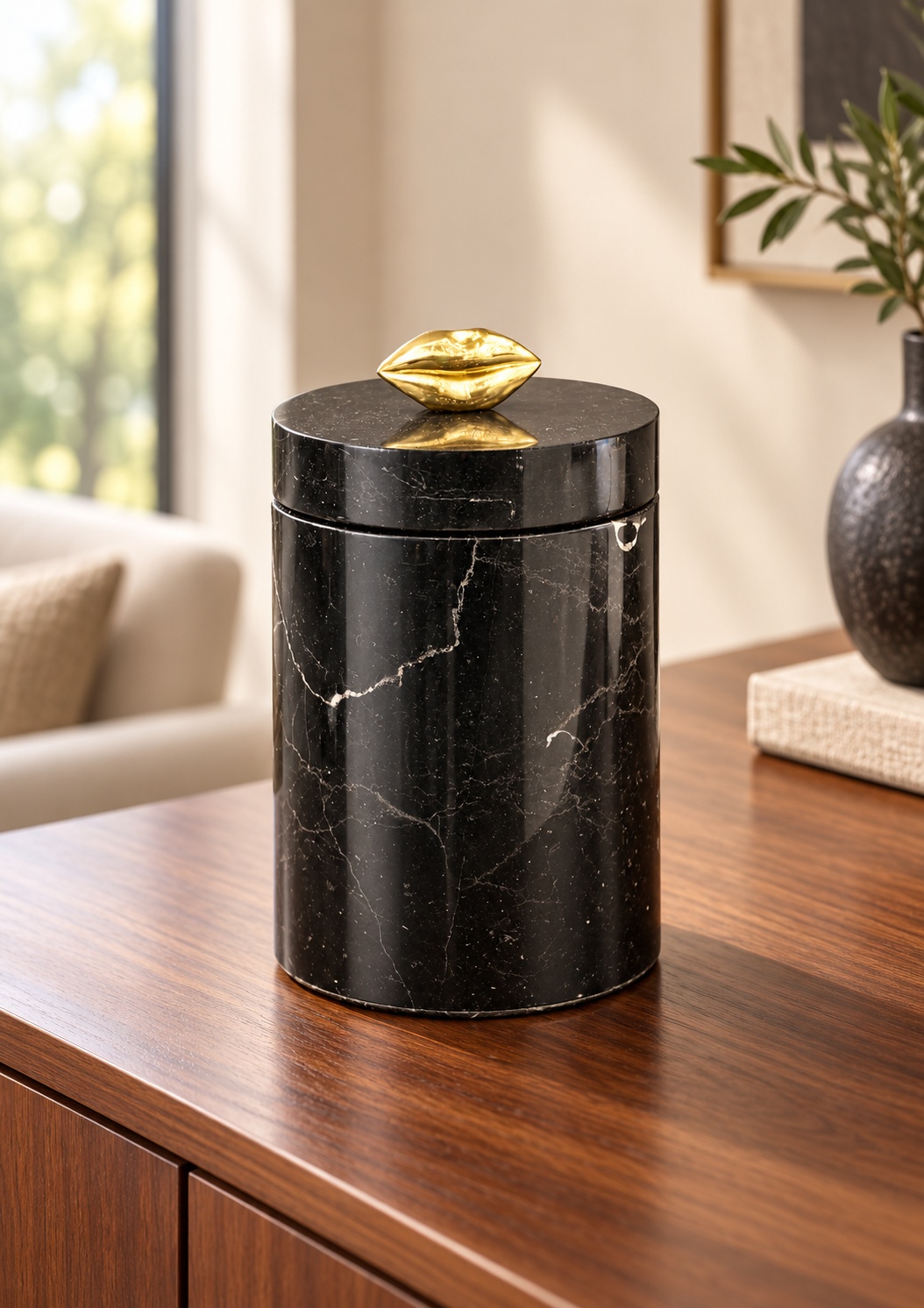Boîte décorative noire effet marbre aux lèvres dorées - vue 2