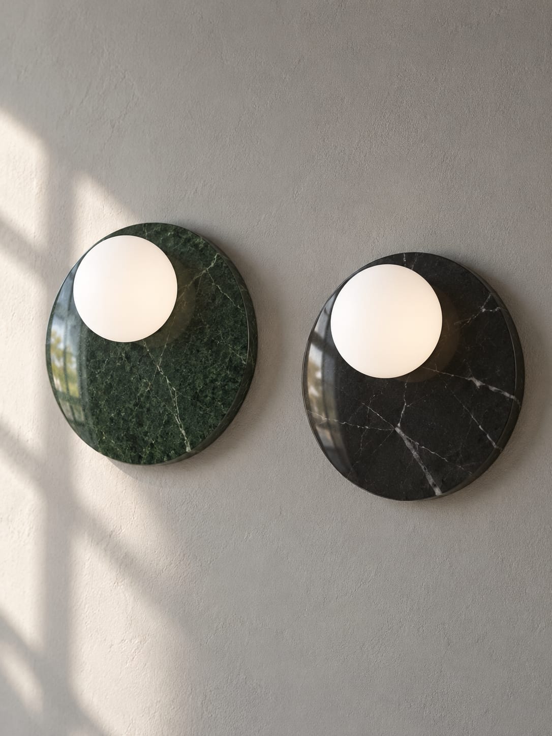 Applique à globe blanc et disque effet marbré