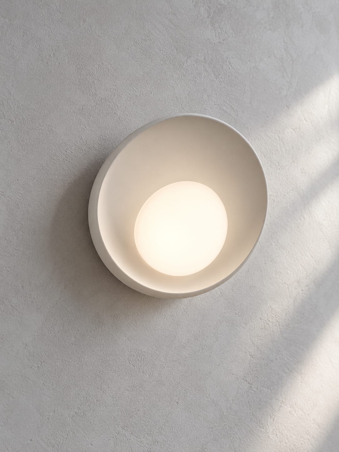 Applique ronde blanche à diffuseur opalin