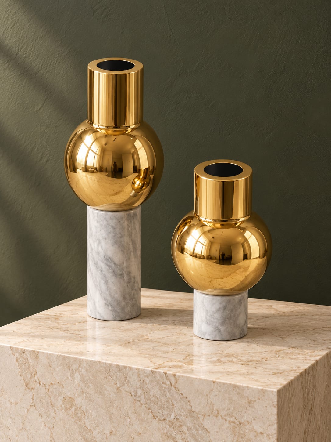 Vases décoratifs Sphère dorée — grand et petit modèles