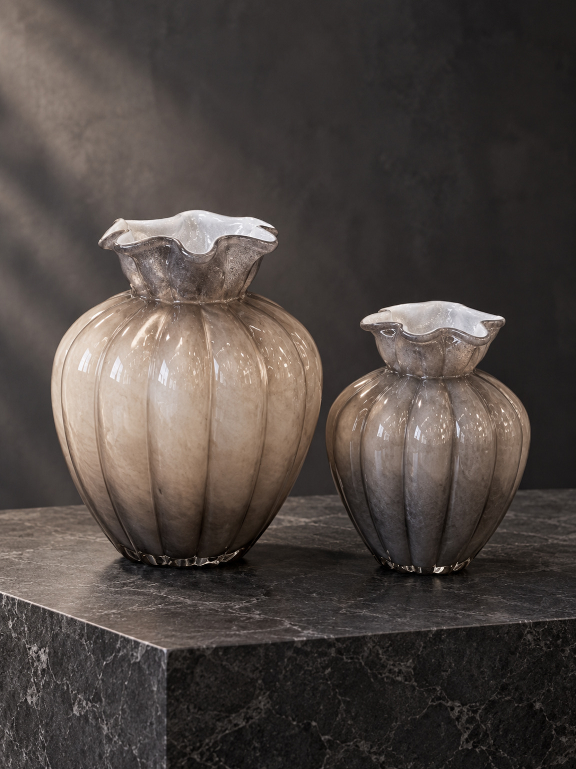 Grand vase côtelé taupe