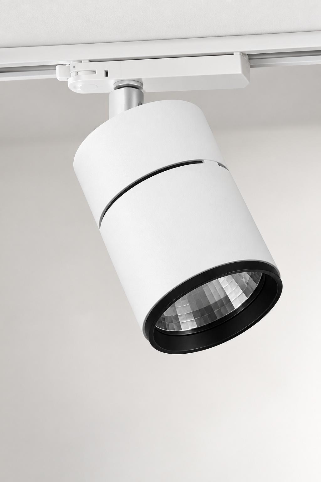 Spot cylindrique blanc orientable sur rail