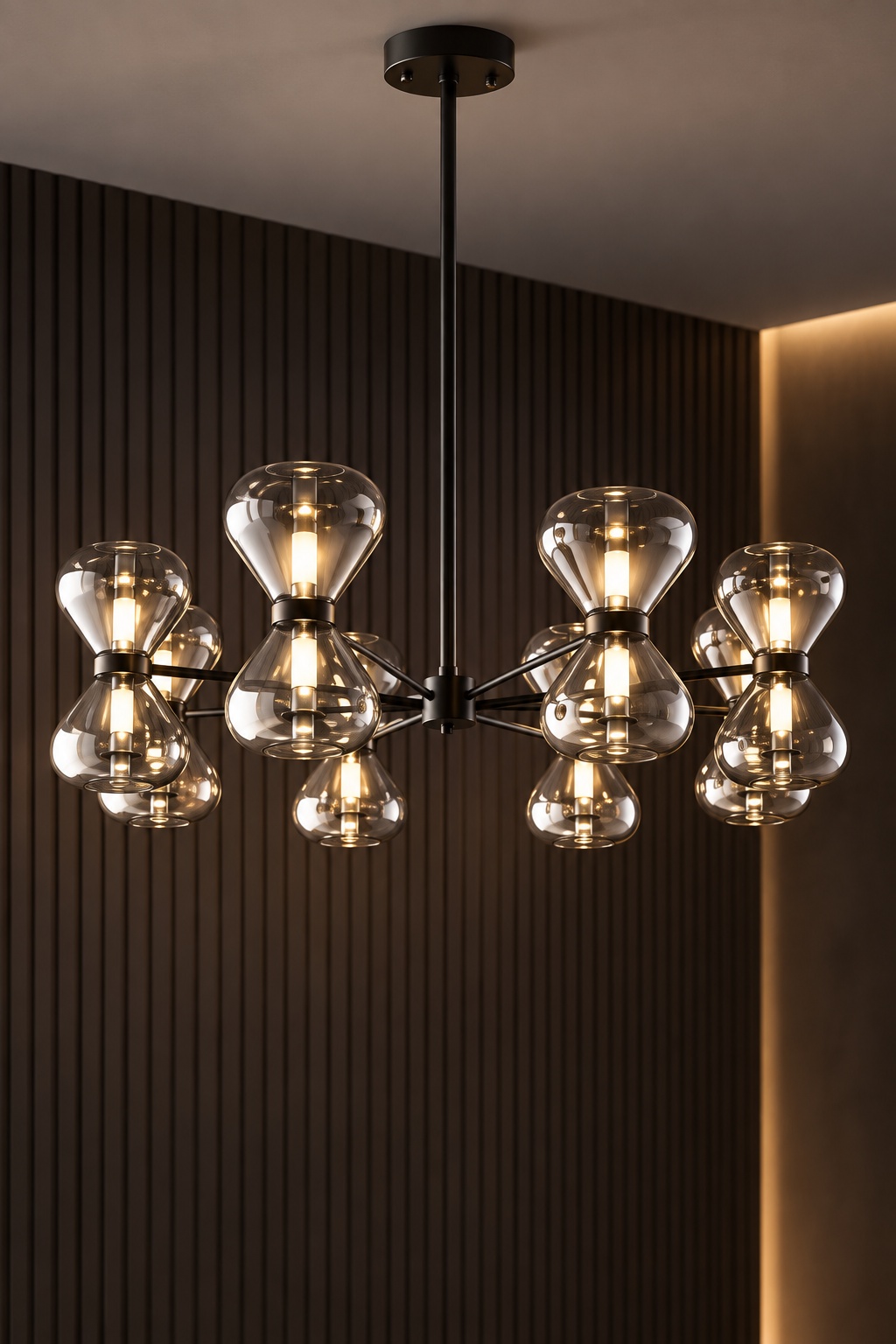 Lustre noir à diffuseurs en verre sablier