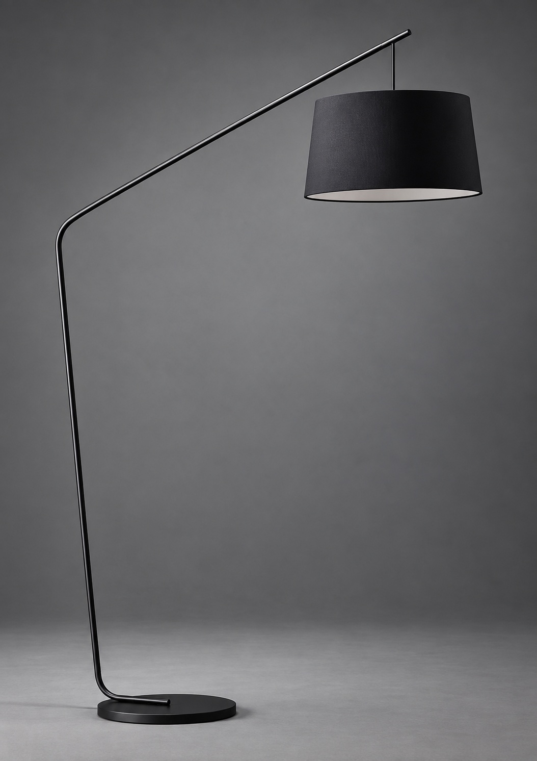 Lampadaire noir à bras déporté