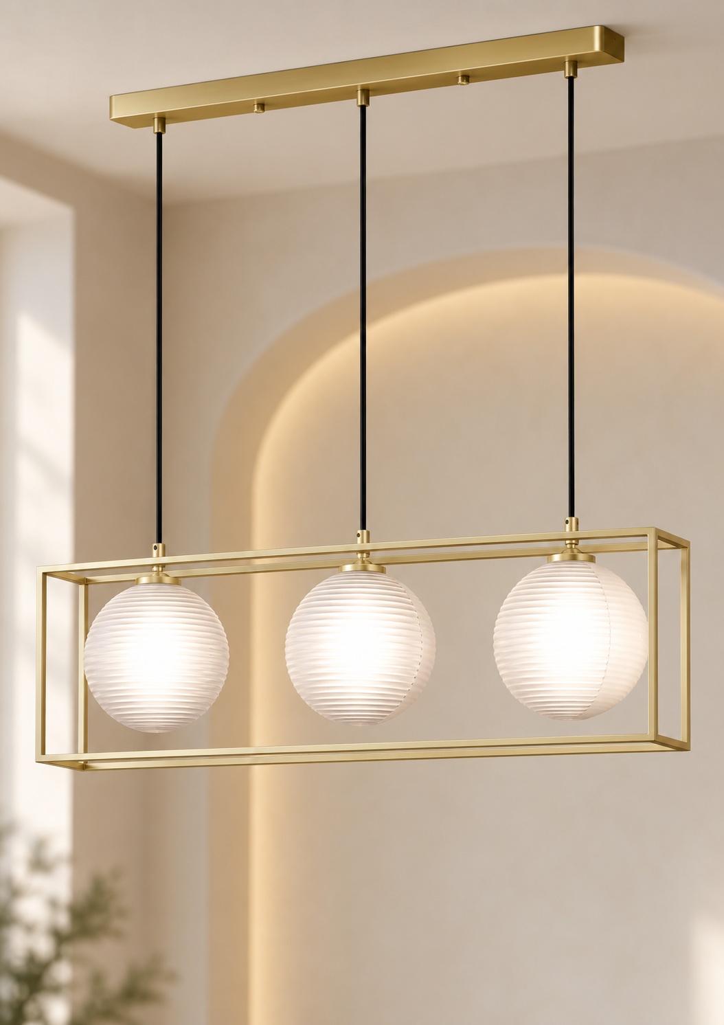 Suspension rectangulaire dorée à trois globes striés