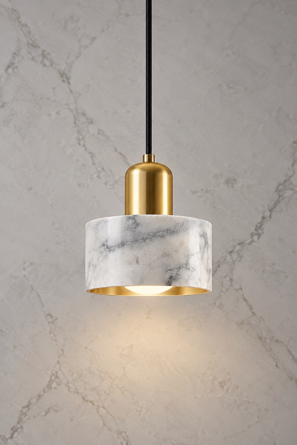 Suspension cylindrique effet marbre blanc et doré