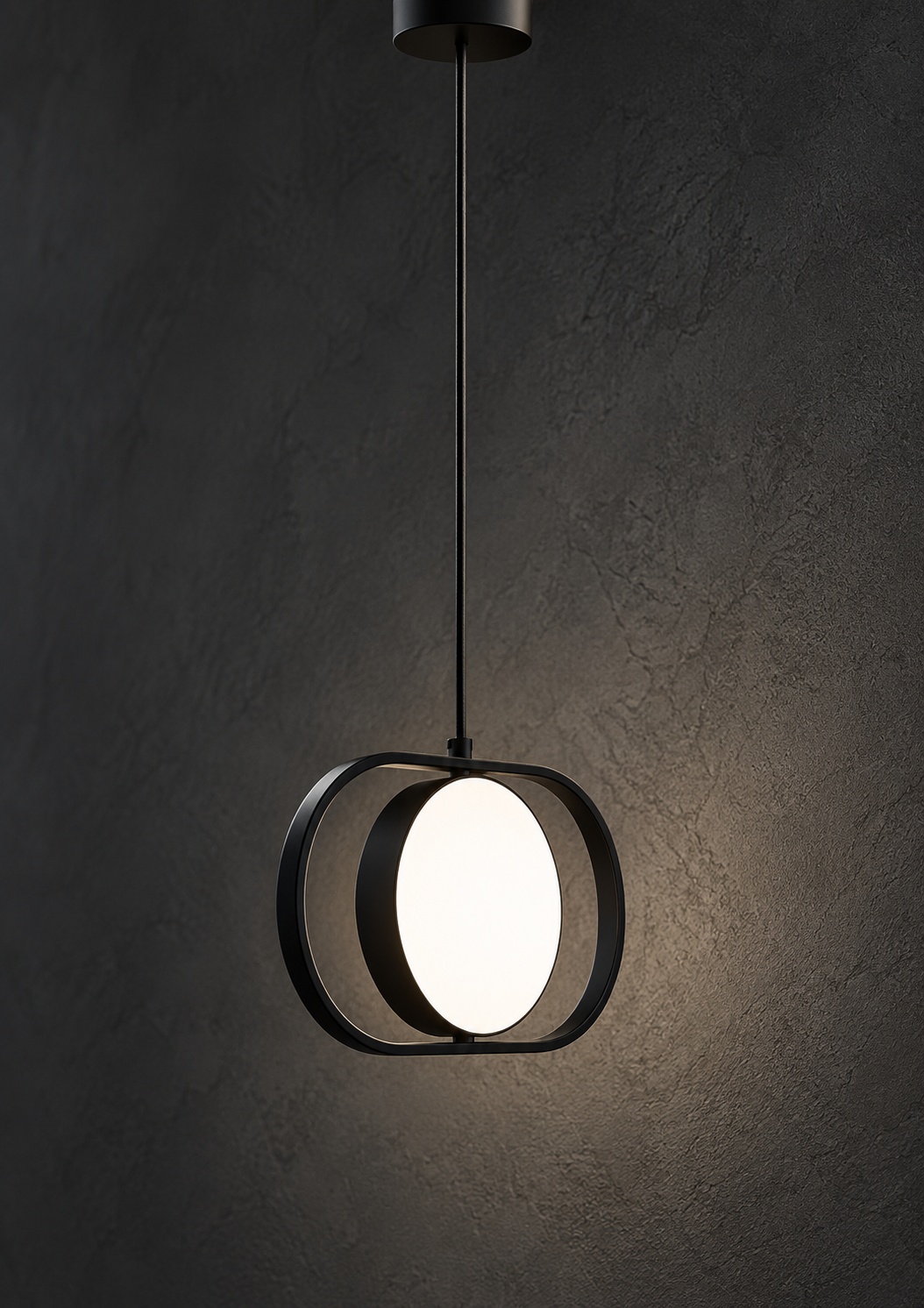 Suspension noire à cadre arrondi et diffuseur circulaire