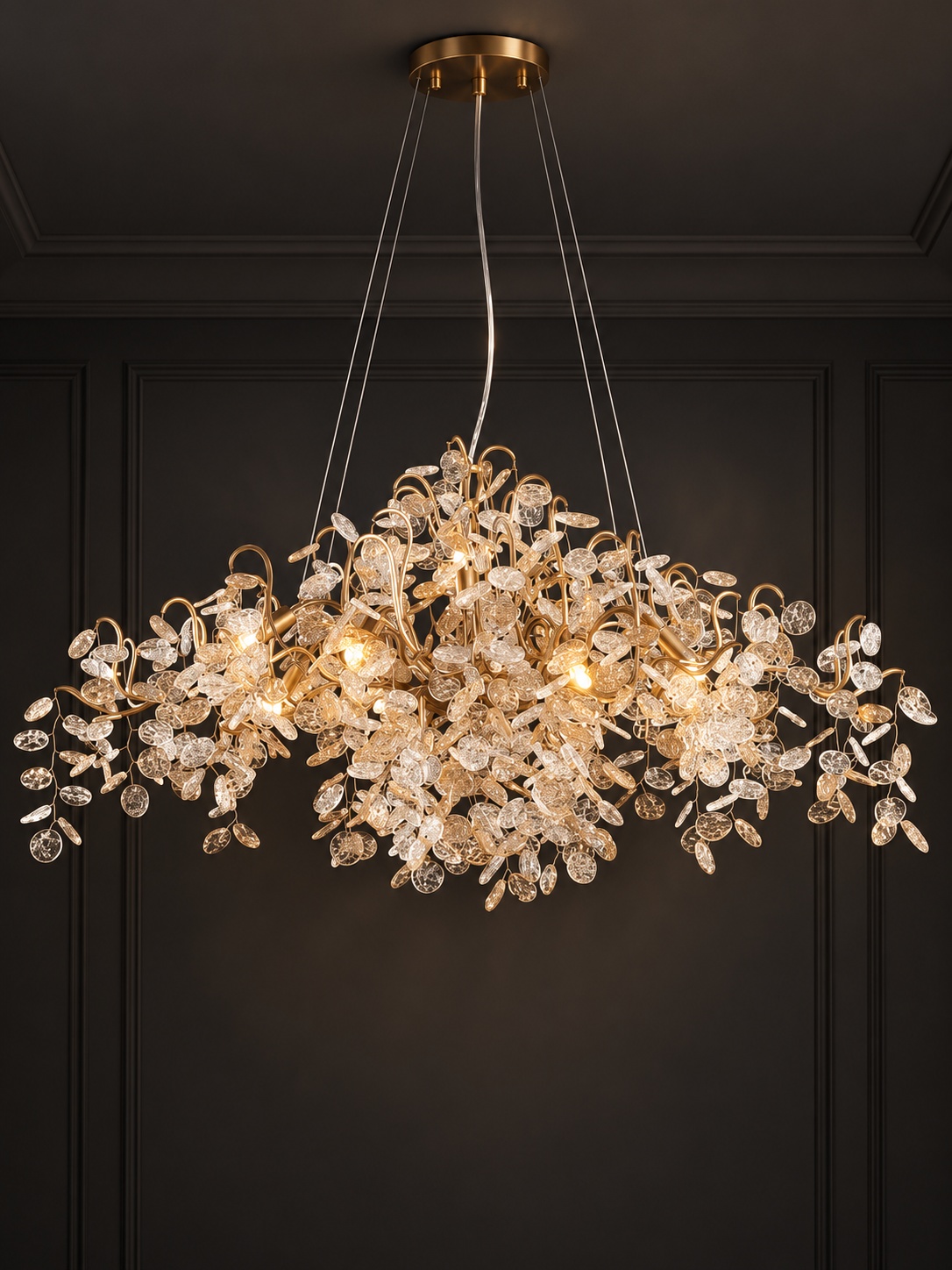 Lustre doré à feuillage transparent