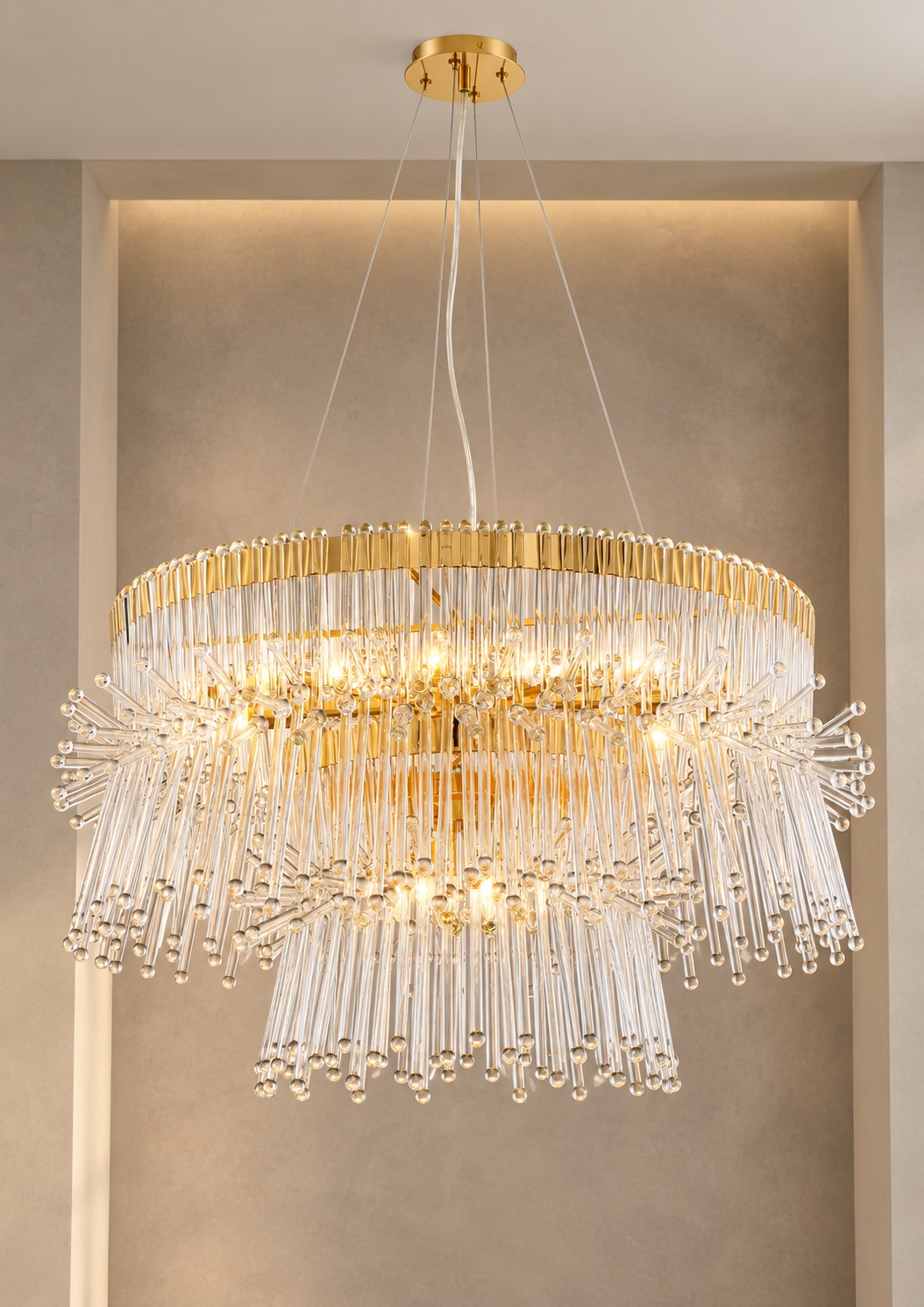 Lustre doré à cascade de tiges transparentes