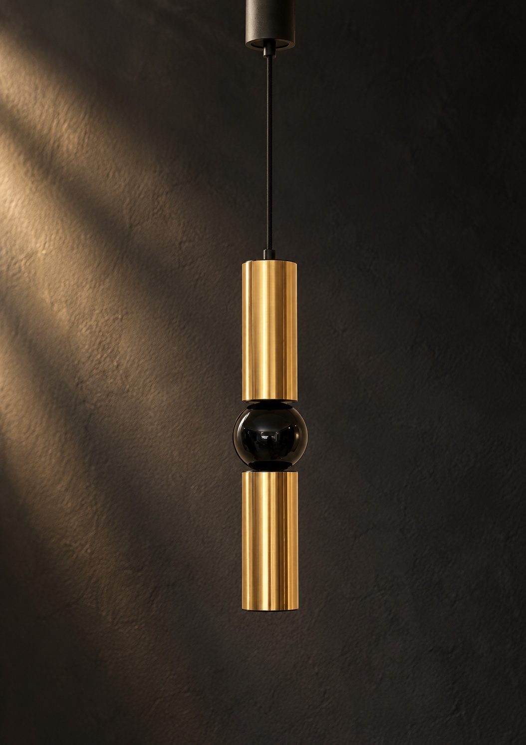 Suspension cylindrique dorée à sphère noire
