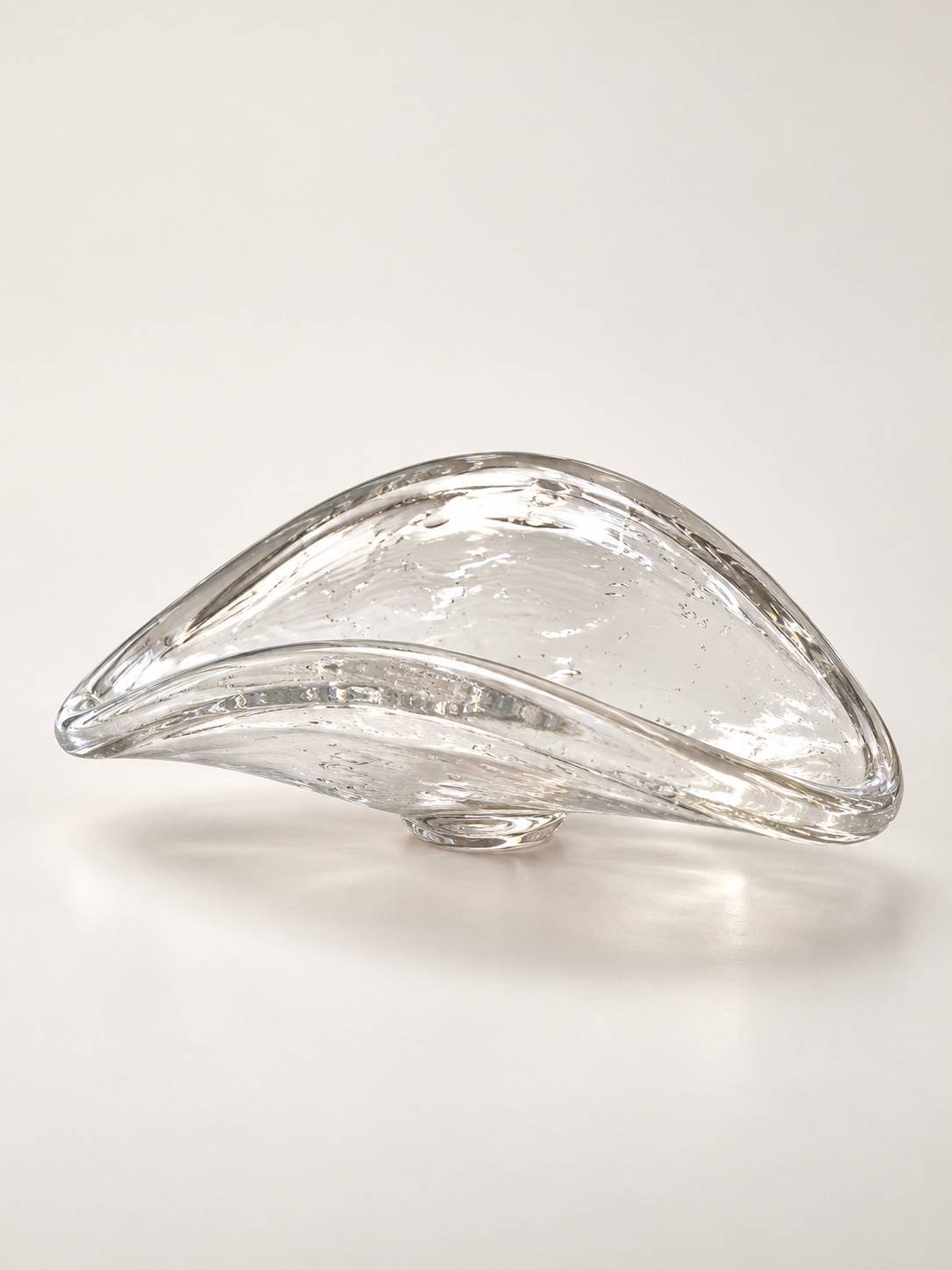 Coupelle sculpturale en verre transparent