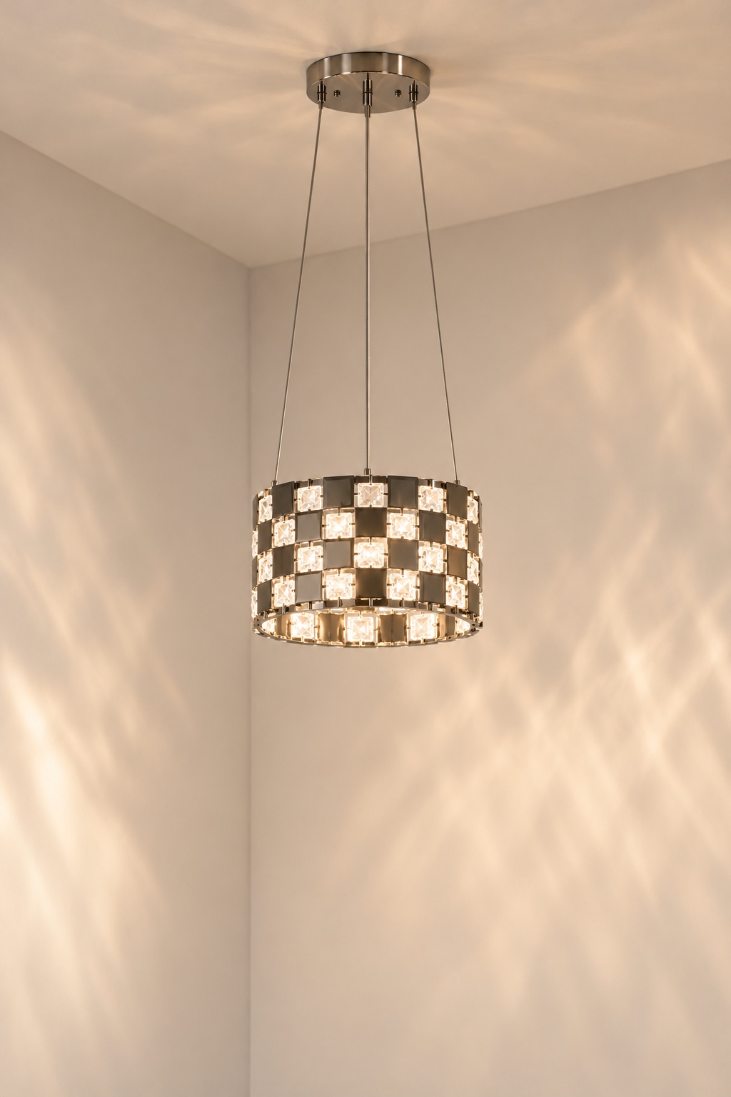 Suspension cylindrique à motif damier